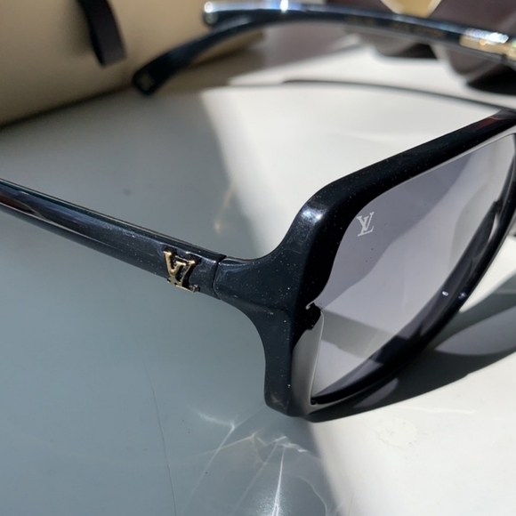 Louis Vuitton square black sunglasses. Worn just a few times.Excellent condition - Picture 2 of 7